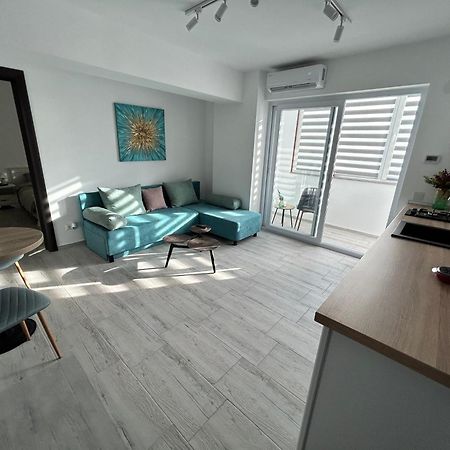 1 Mai - Luxury Park Apartments - Self Check-In - Private Parking - 2 Craiova Exterior foto