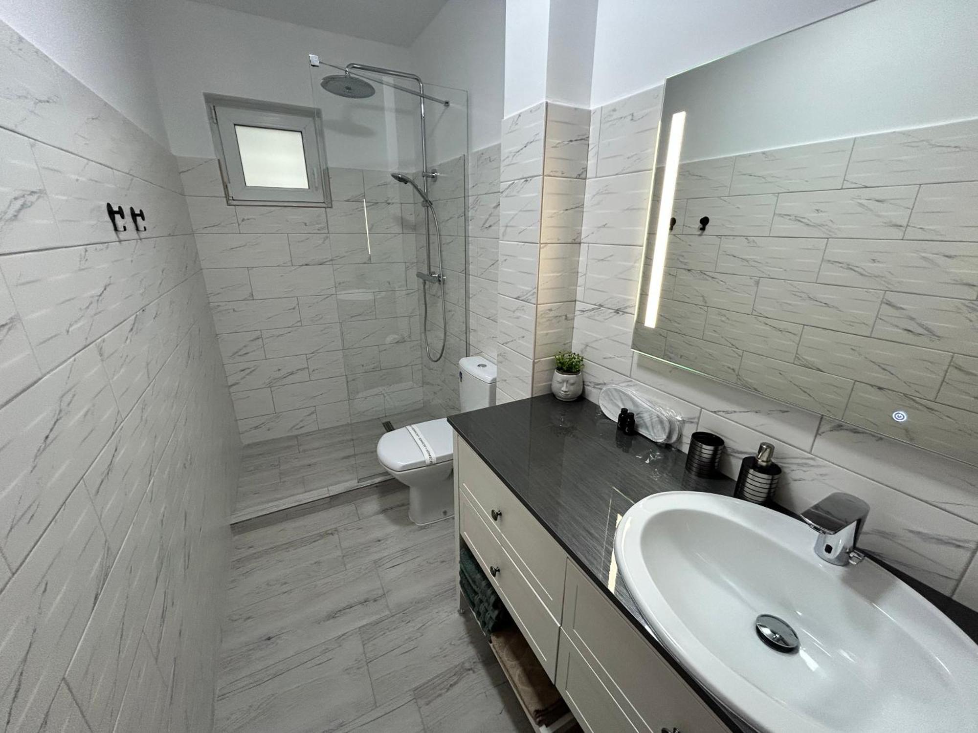 1 Mai - Luxury Park Apartments - Self Check-In - Private Parking - 2 Craiova Exterior foto