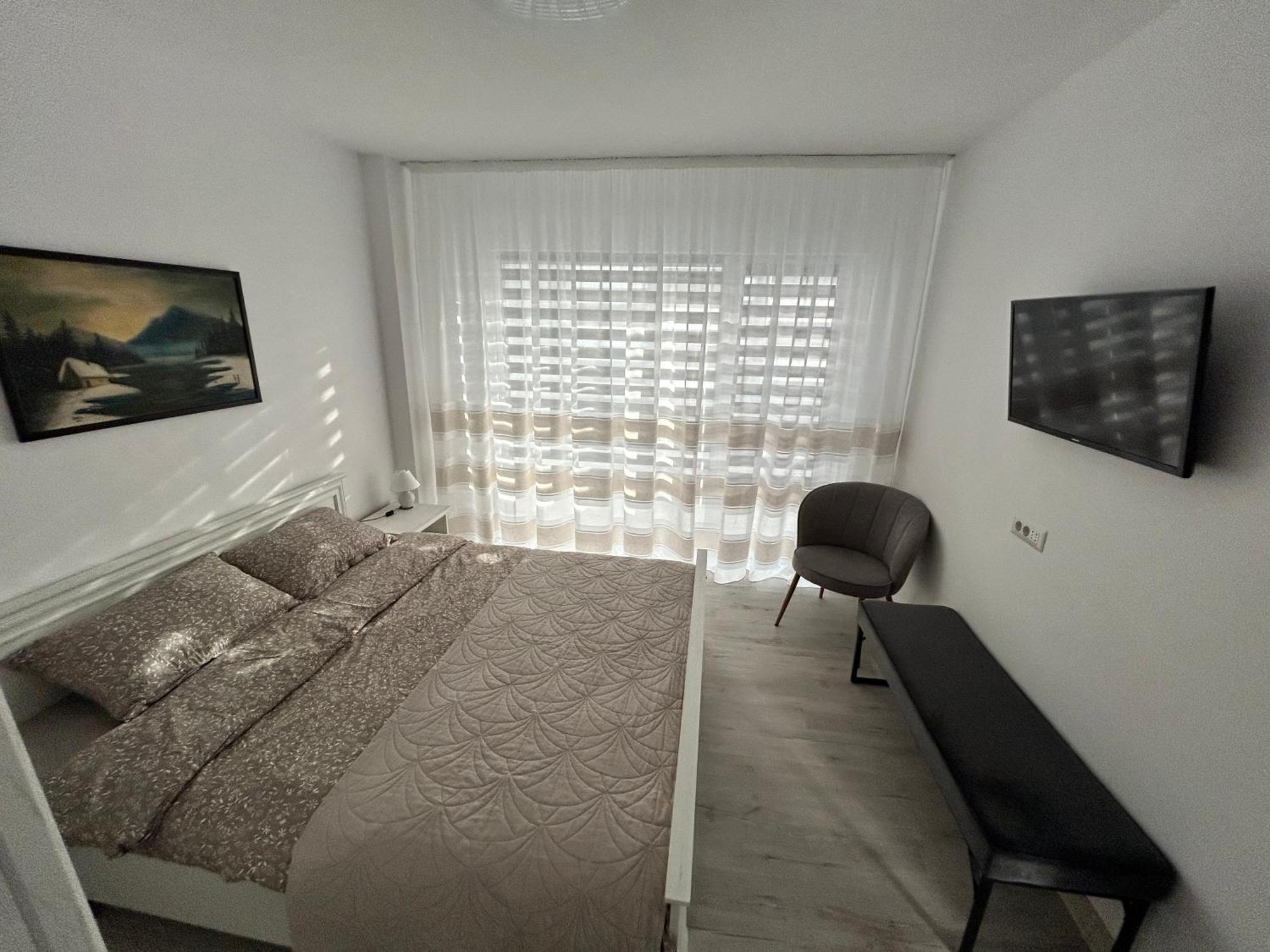 1 Mai - Luxury Park Apartments - Self Check-In - Private Parking - 2 Craiova Exterior foto