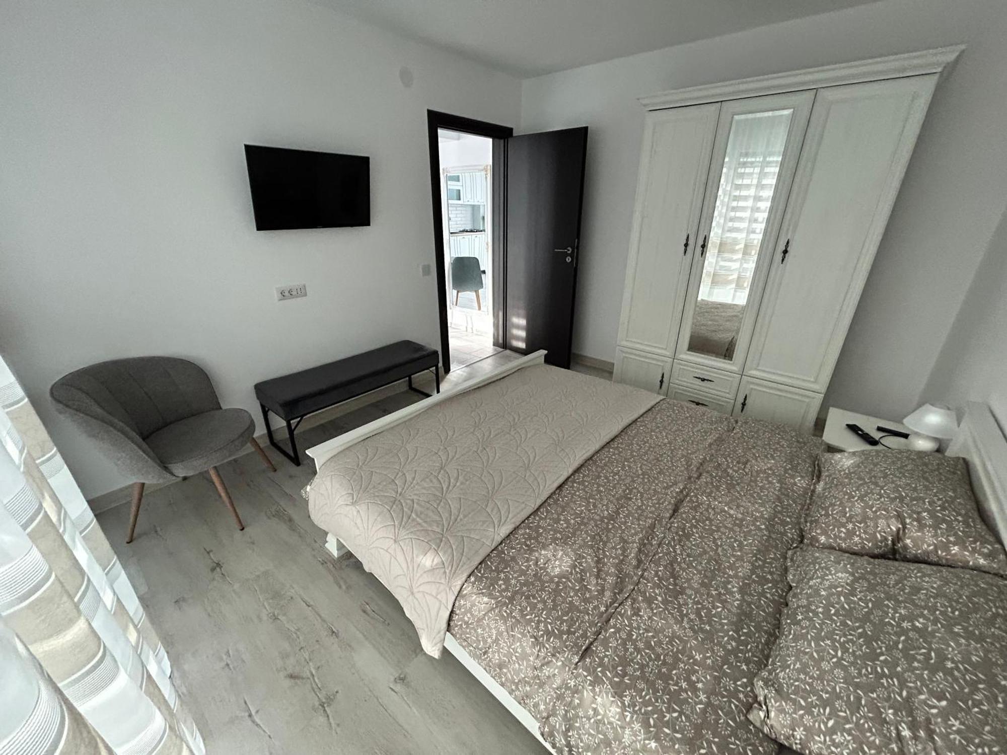 1 Mai - Luxury Park Apartments - Self Check-In - Private Parking - 2 Craiova Exterior foto